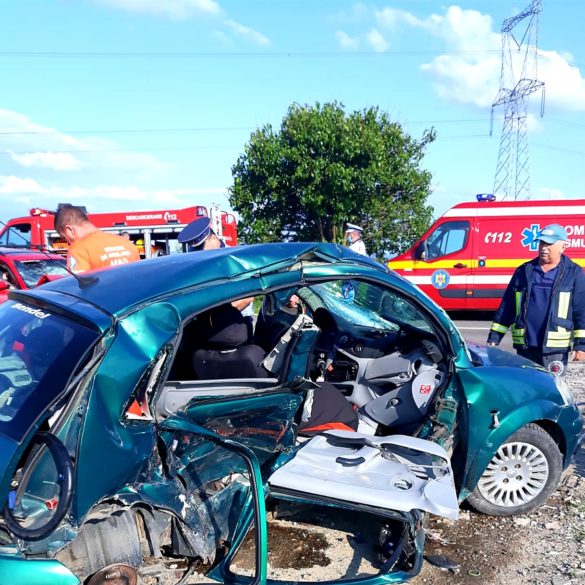 UPDATE/ Accident rutier GRAV între Sântana și Zimandu Nou: 5 victime. O persoană a decedat (GALERIE FOTO)