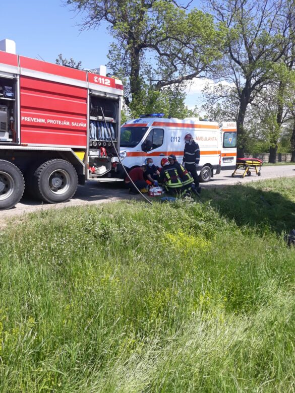 Tragedie pe un drum din Arad: a murit după ce a intrat cu mașina în copac (GALERIE FOTO)