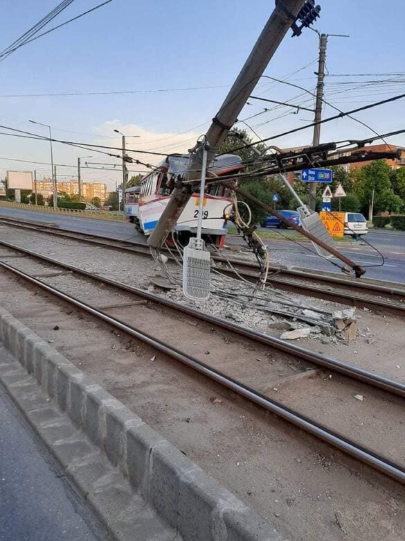 Tramvai avariat serios în Arad